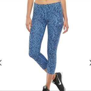 Nike medium work out capris